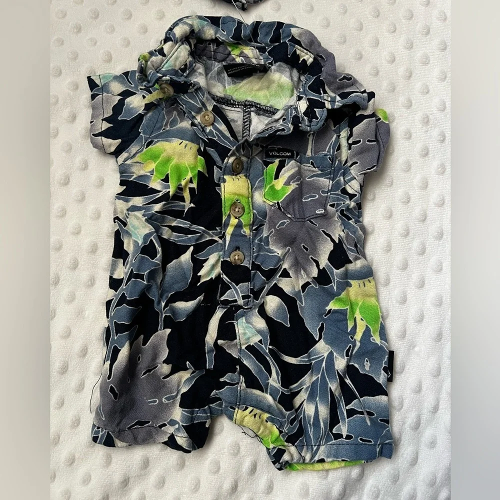 NWOT Volcom Baby Romper with bucket hat